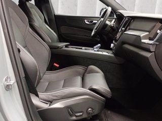 VOLVO XC60 2.0 b5 Plus Dark awd auto