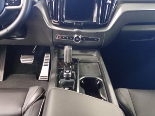 VOLVO XC60 2.0 b4 R-design awd auto