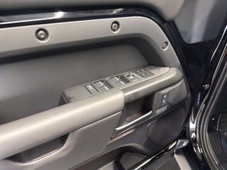 LAND ROVER Defender (2019) LAND ROVER 110 4.4 V8 635 CV AWD Auto OCTA Black