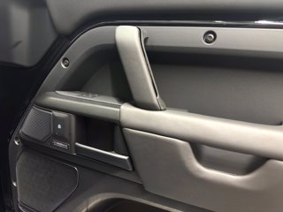 LAND ROVER Defender (2019) LAND ROVER 110 4.4 V8 635 CV AWD Auto OCTA Black