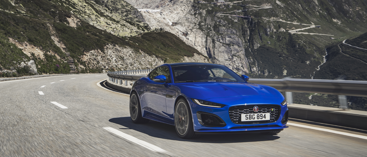 Jag F TYPE R 21MY Velocity Blue Reveal Switzerland 02.12.19 06