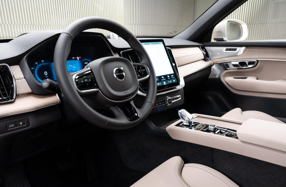 336881 New Volvo XC90 B5 Exterior