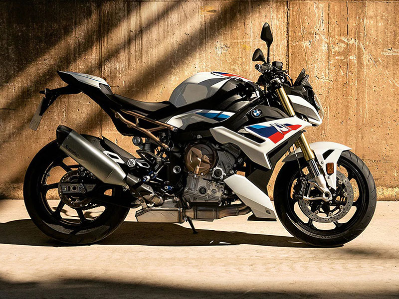 BMW S1000r Lecco Sondrio slide