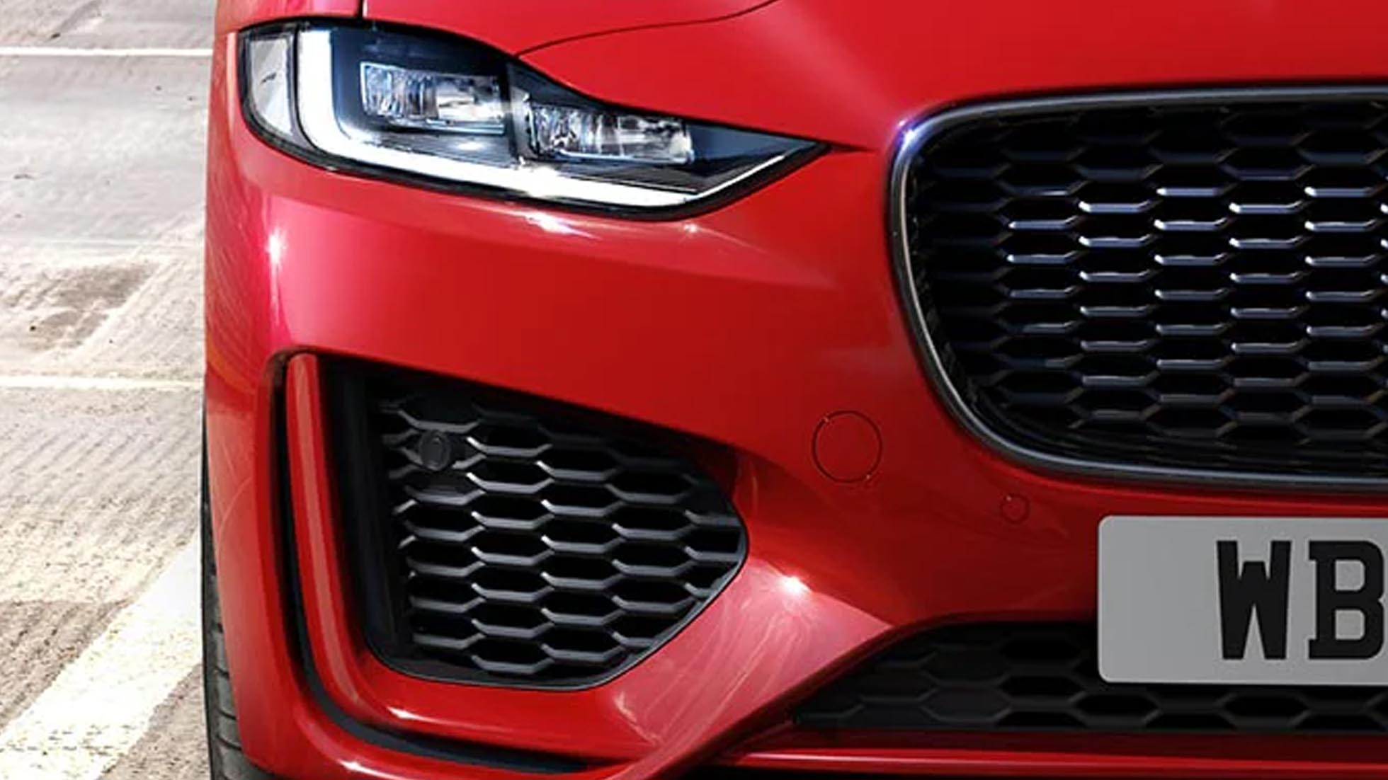 Jaguar Xe Milano fari LED