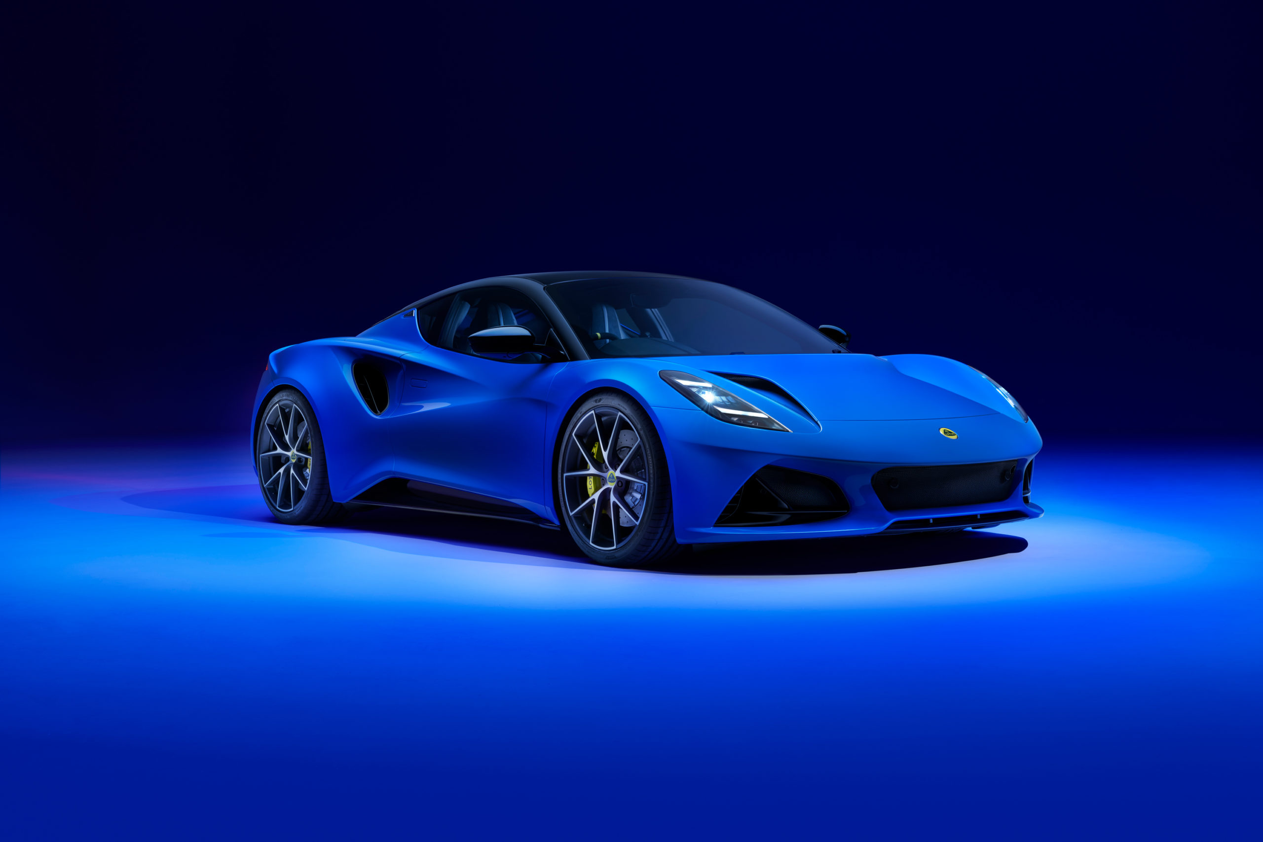 Lotus Emira Milano esterni 2