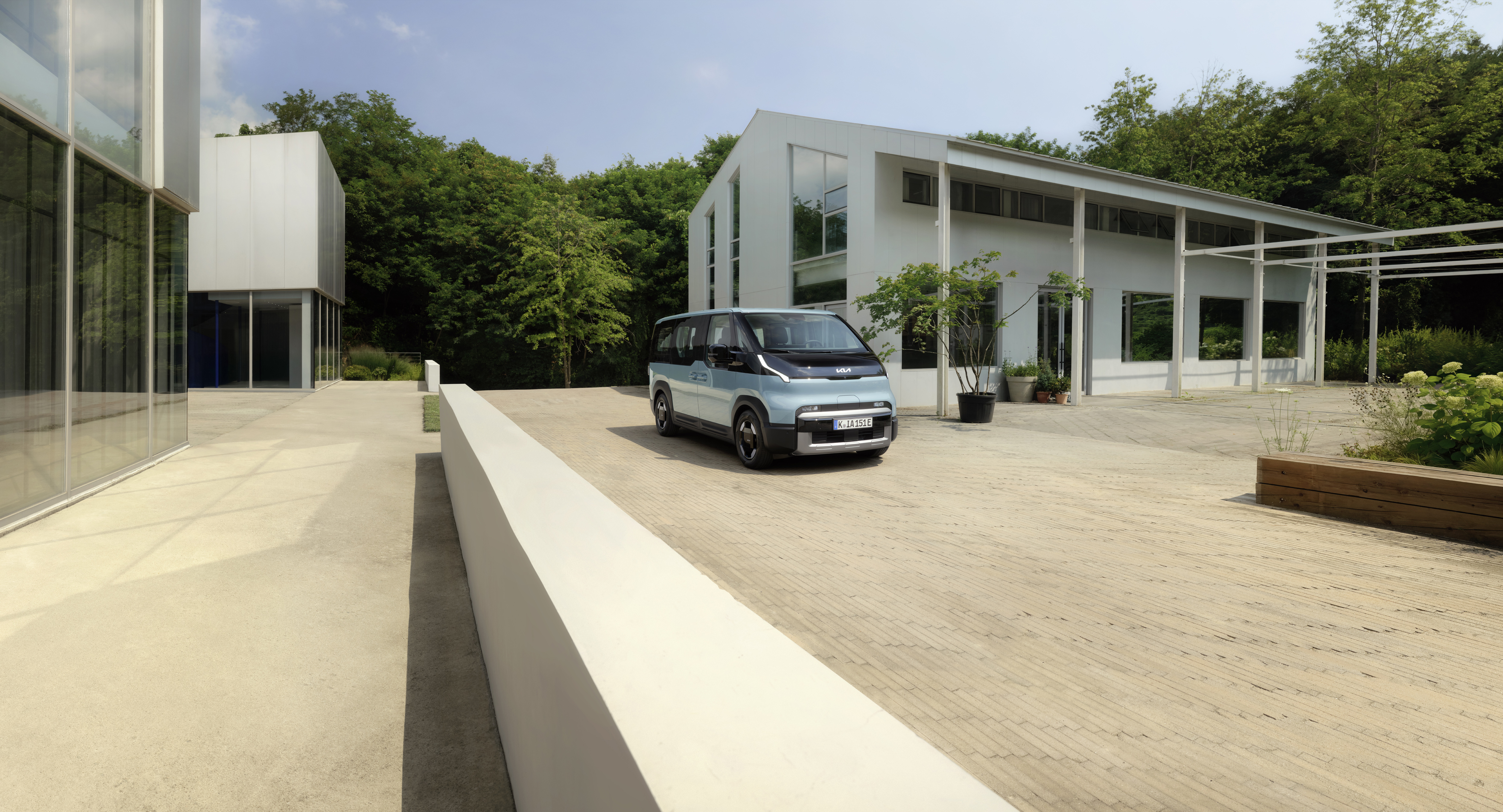 PV5 Passenger MY26 Beauty 34Front Blue RGB 72Dpi