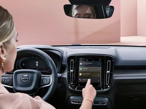 Volvo Xc40 Recharge Monza e Brianza display