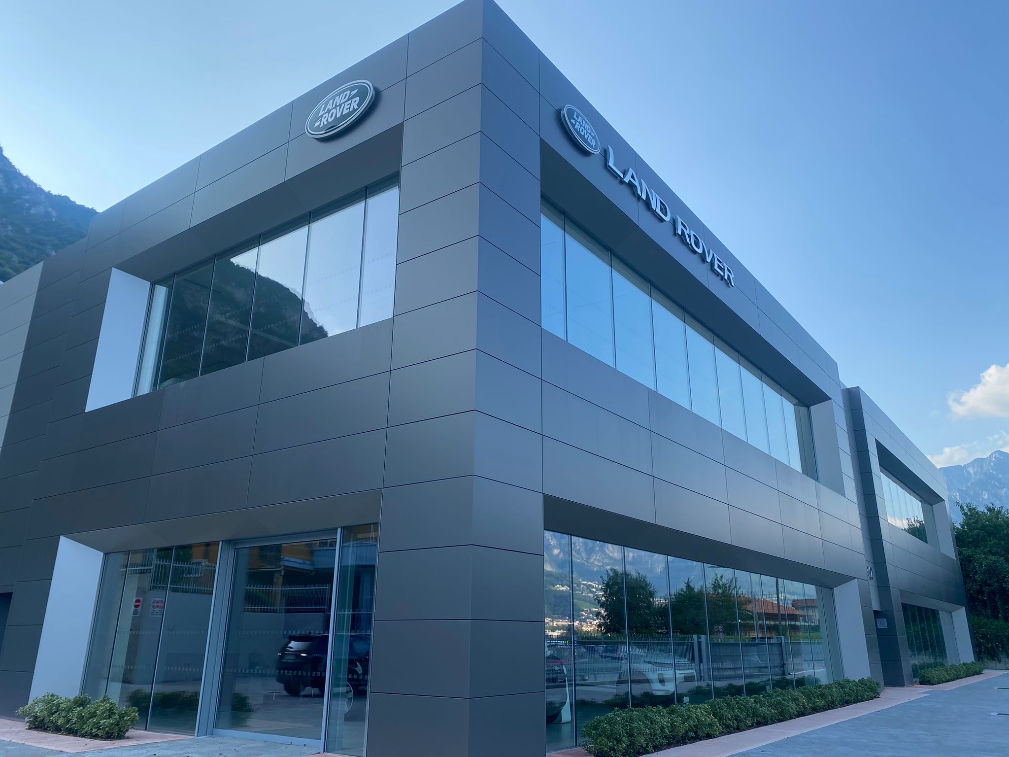 Lario Mi Auto Pescate LAND ROVER Mobility