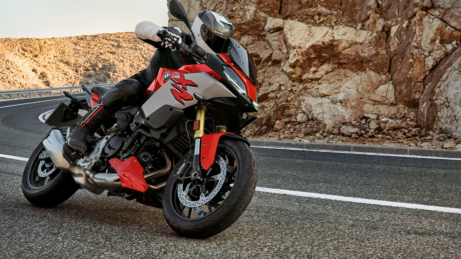 BMW F 900 XR Lecco Sondrio esterni