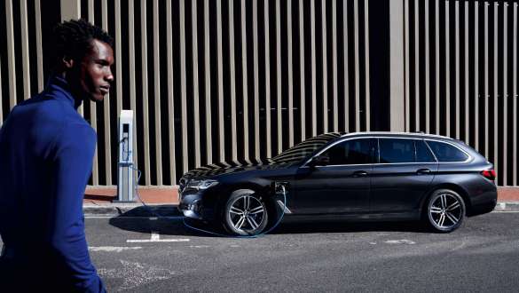 BMW Serie 5 Touring Plug In Hybrid Bergamo Lecco Sondrio ricarica 2