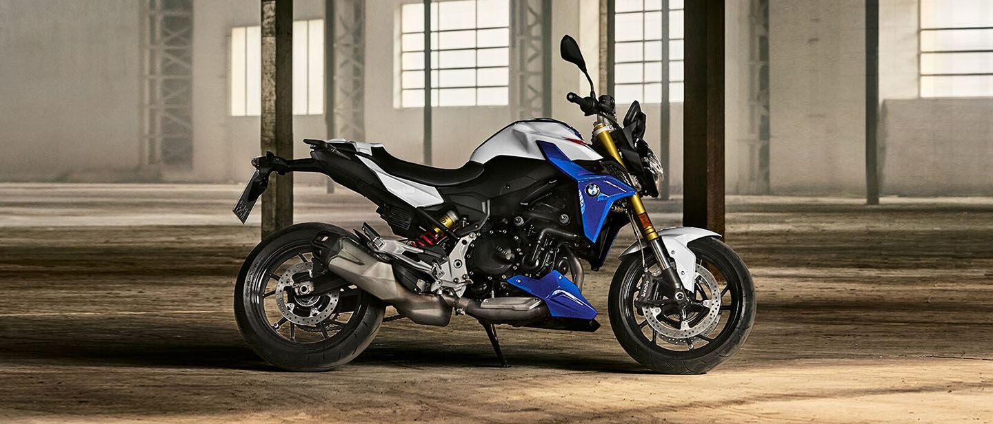 BMW F900r Lecco Sondrio slide