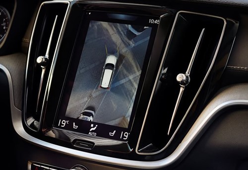 Volvo V90 Cross Country Monza e Brianza display