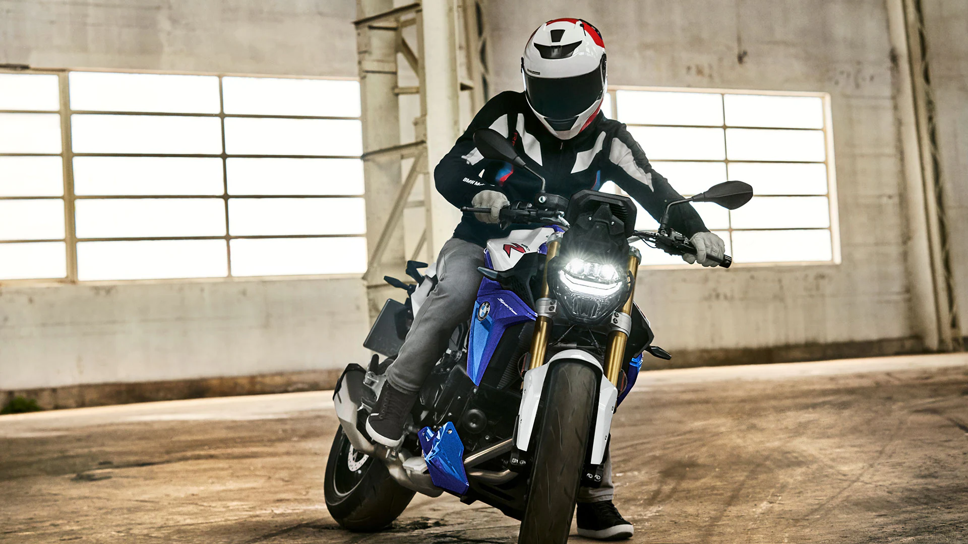 BMW F900r Lecco Sondrio esterni