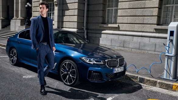 BMW Serie 5 Berlina Plug In Hybrid Bergamo Lecco Sondrio ricarica