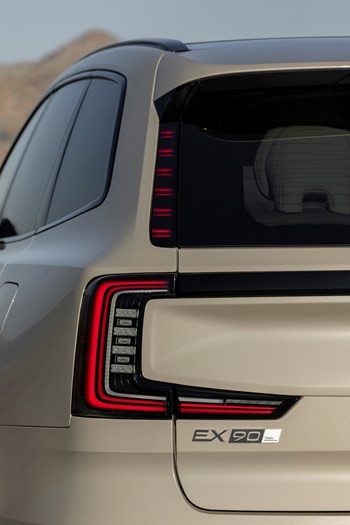 332563 Volvo EX90 Sand Dune Exterior