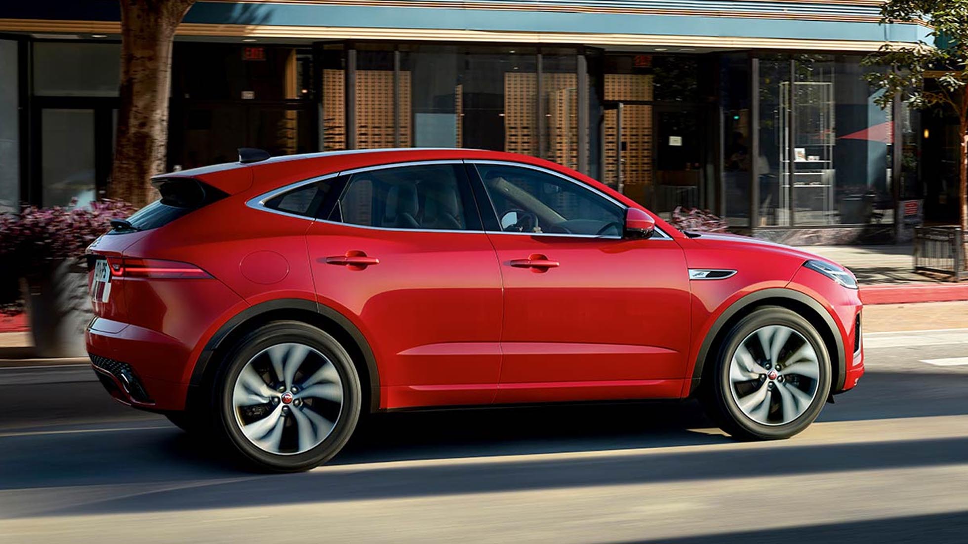 Jaguar E Pace Milano esterni